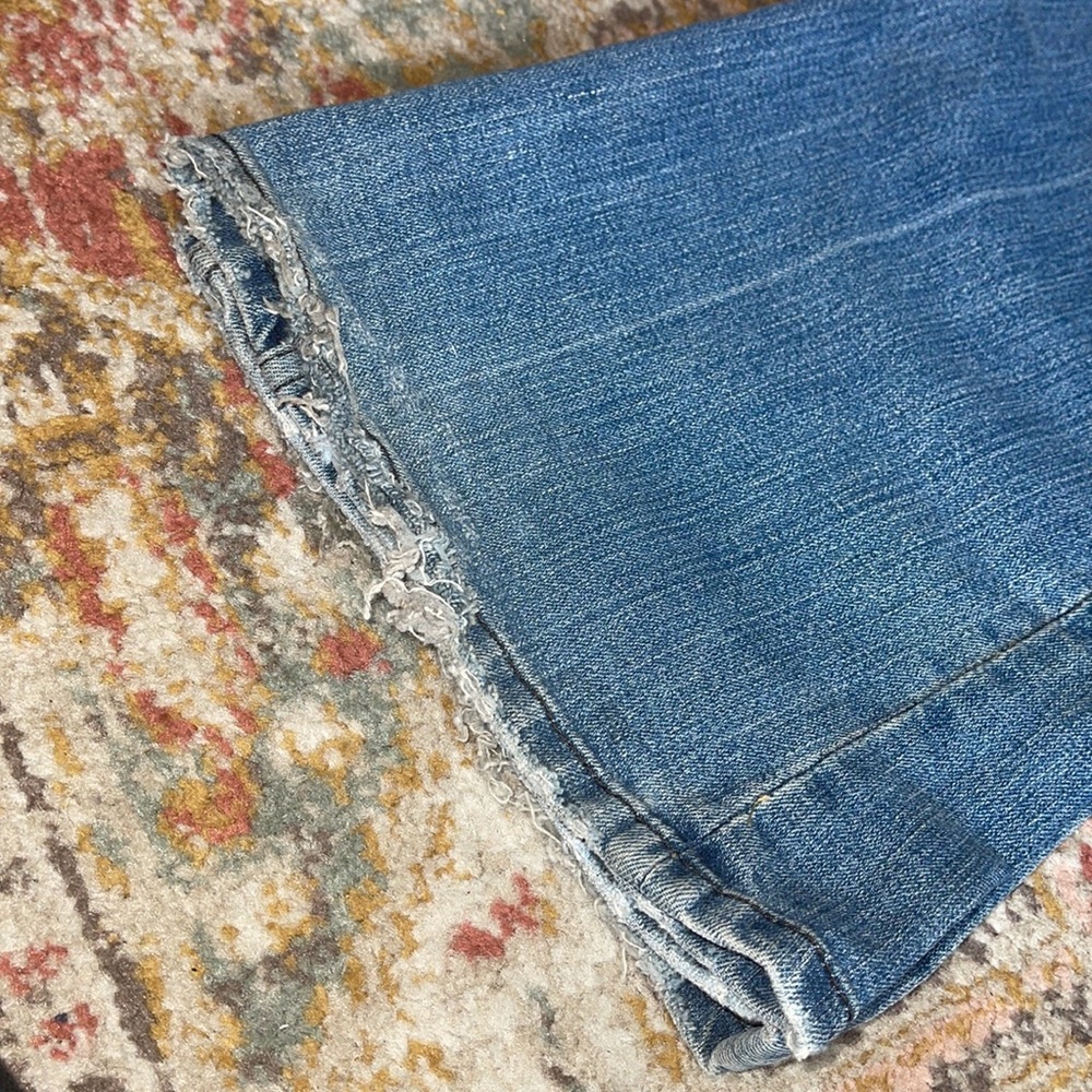 Distressed Jeans - Picture 11 of 12
